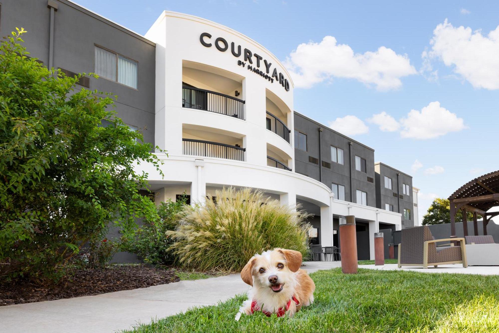 Courtyard By Marriott West/medical Center 3*