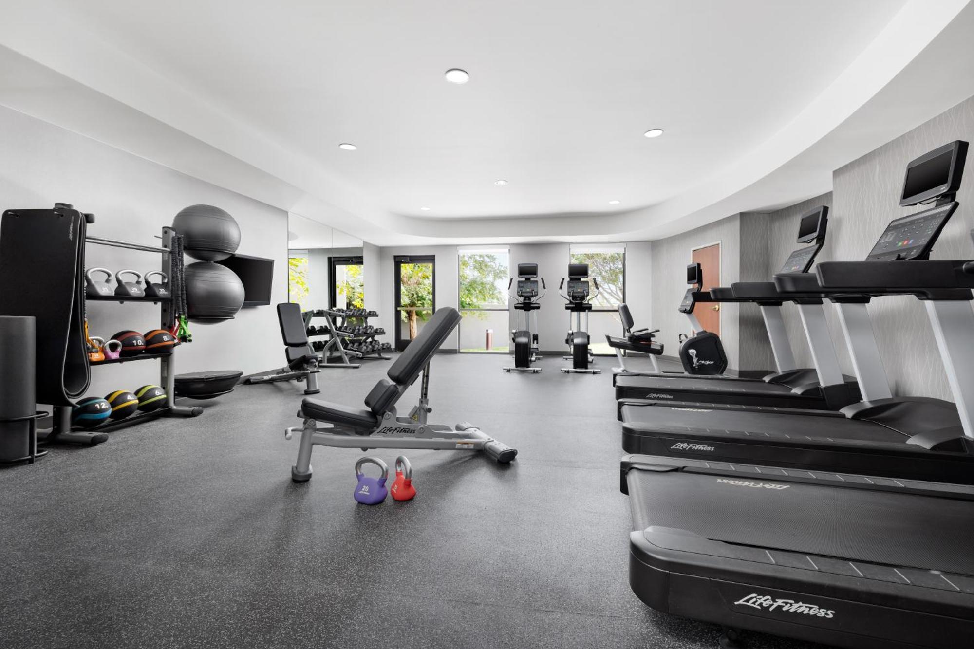 Courtyard By Marriott West/medical Center Hotel