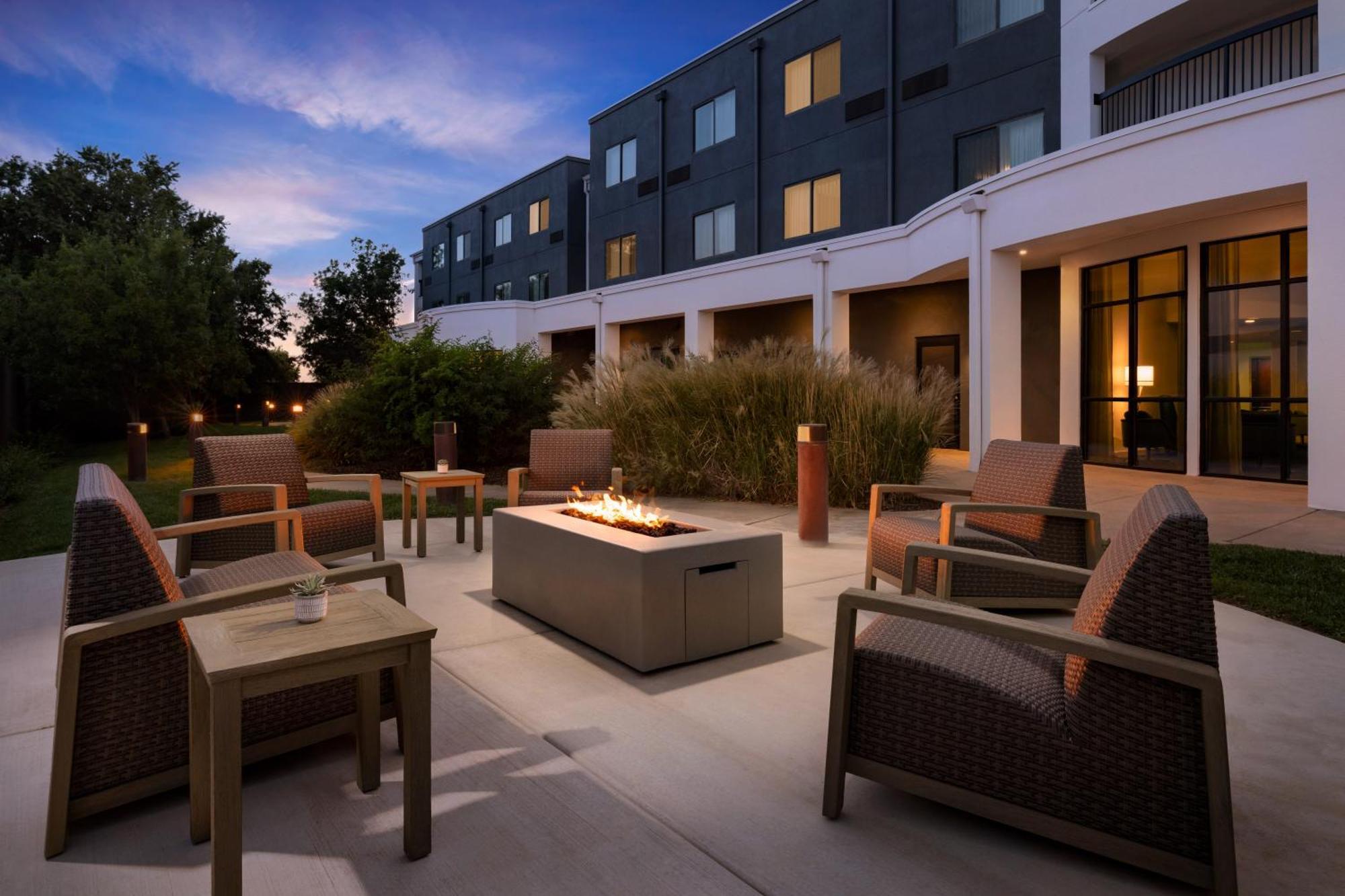 Courtyard By Marriott West/medical Center Hotel 3*