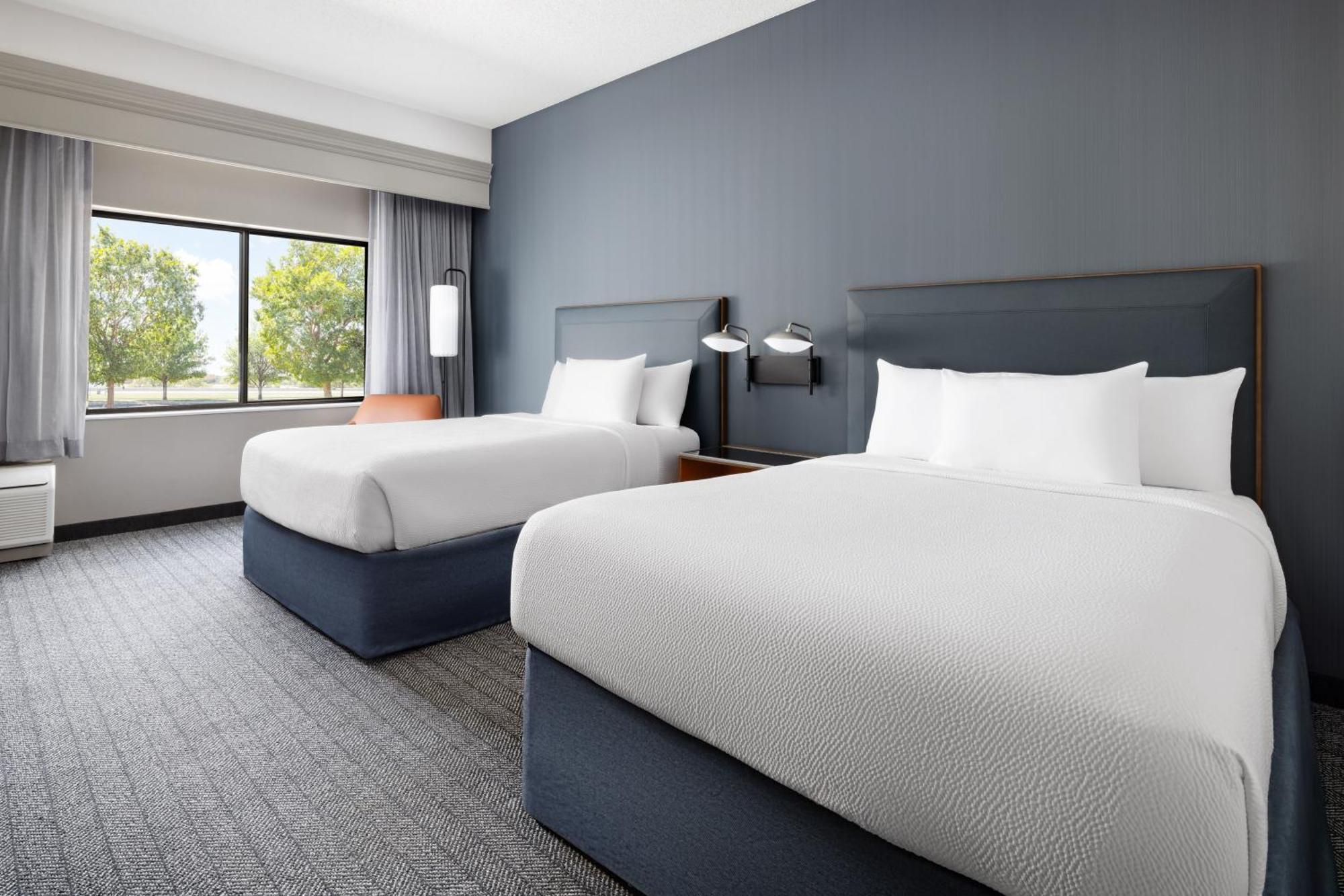 Hotel Courtyard By Marriott West/medical Center 3*