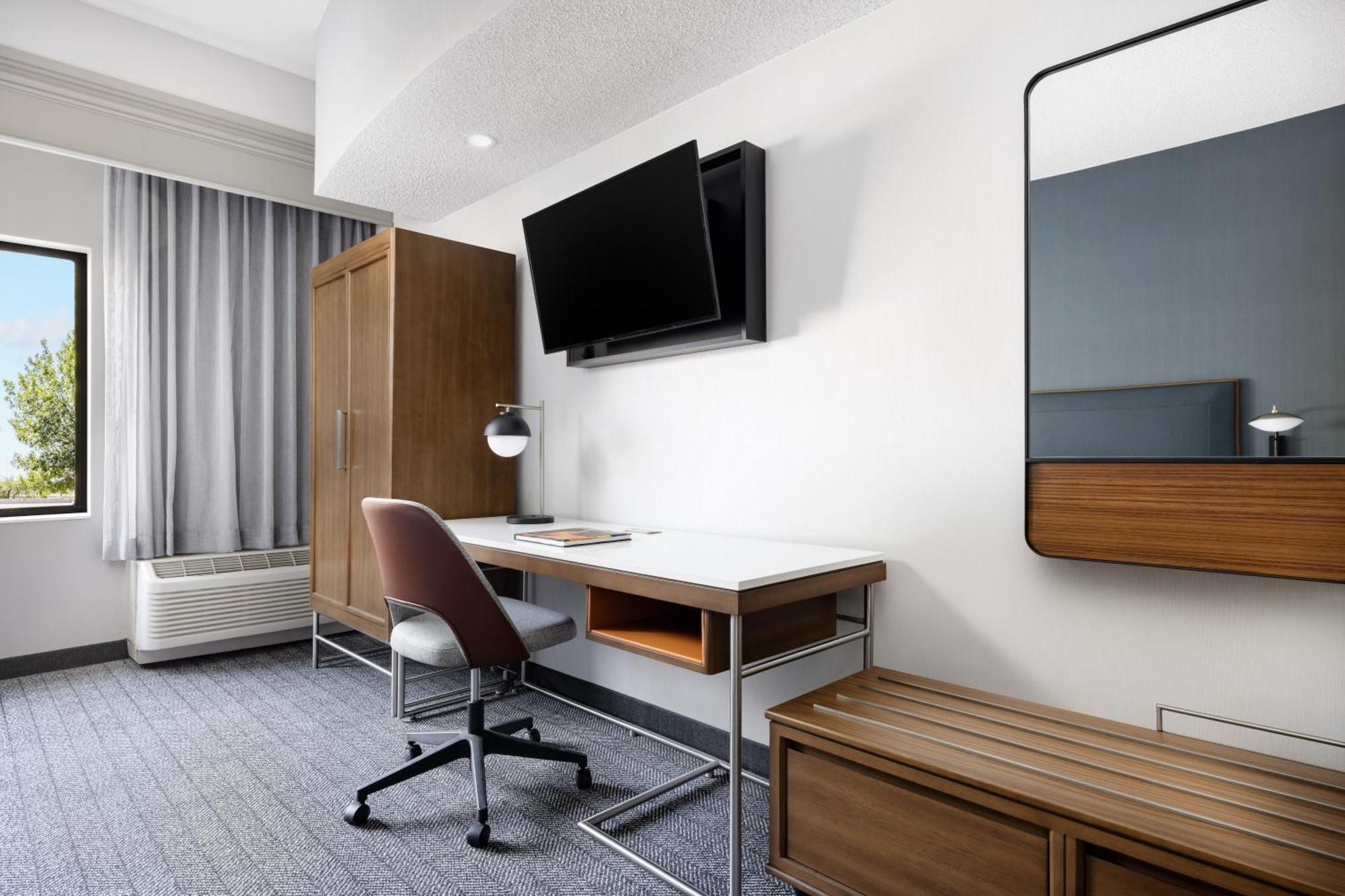 Courtyard By Marriott West/medical Center Hotel