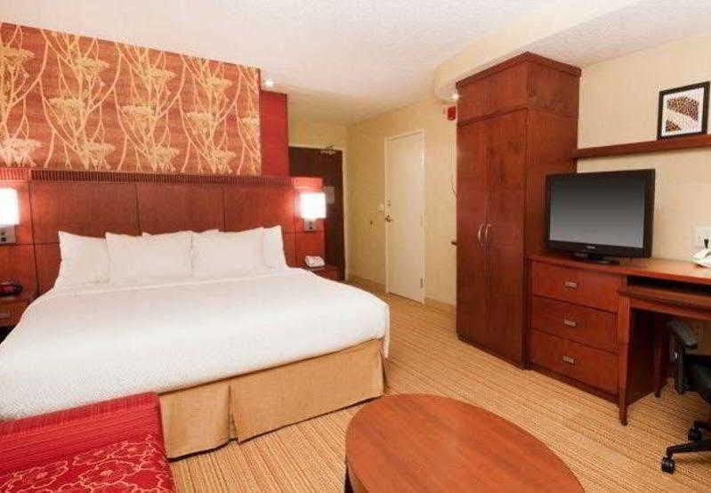 Courtyard By Marriott West/medical Center Hotel 3*
